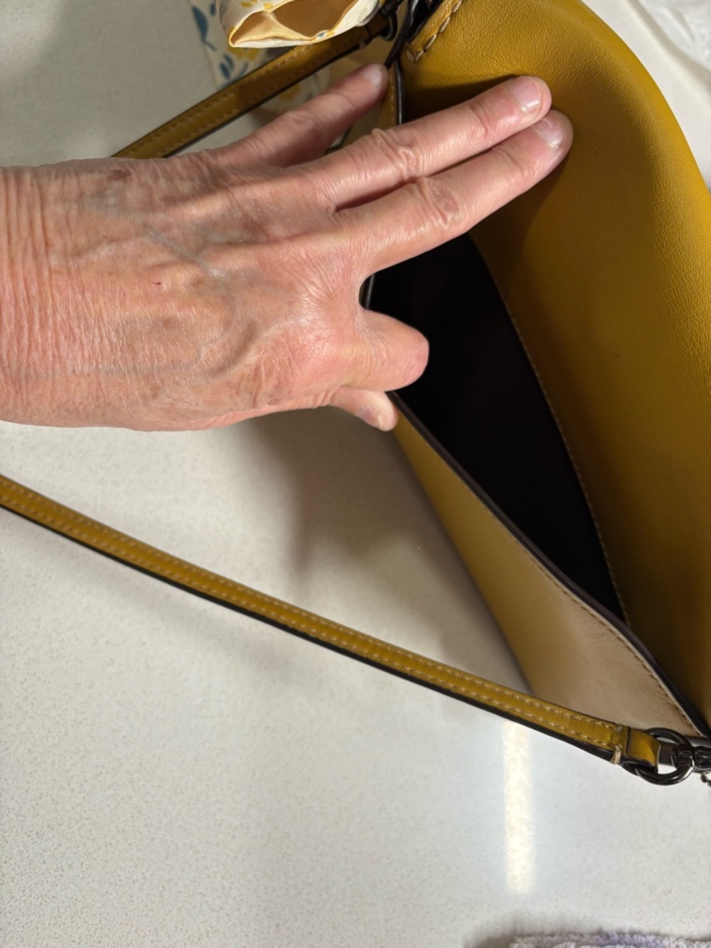 Coach Dinky w/ KISSLOCK 1941 in
Yellow Leather Crossbody with Floral. Pristine - Picture 4 of 5